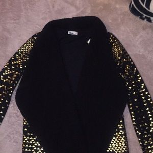 Girl’s open sweater